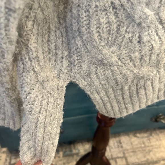 Lucky Brand Light Gray V-Neck Sweater Side Slits Soft Women’s XLG - Picture 9 of 12